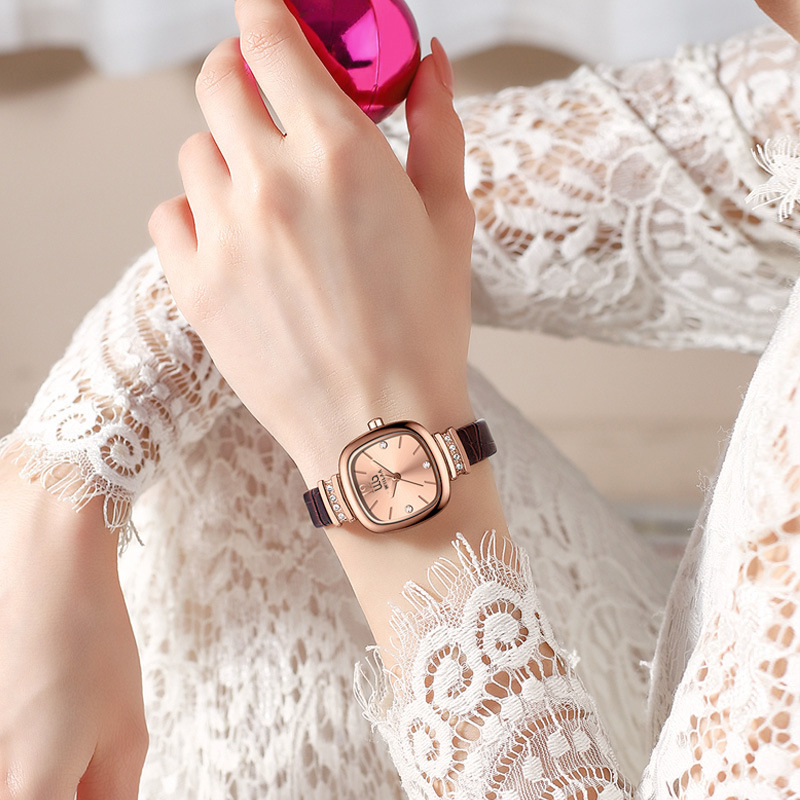 Kadınlar için Gül Altın Kare S - Luxury Watch Vintage incelemesi ve fiyatı
